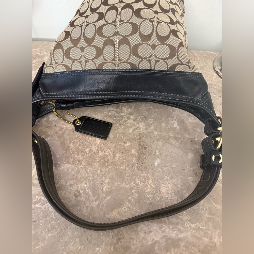 Coach Bleecker Signature Hobo Bag. 2007 - Picture 13 of 16